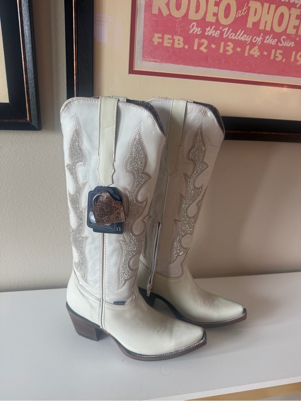 Women's White Embroidered Western Heeled Boots